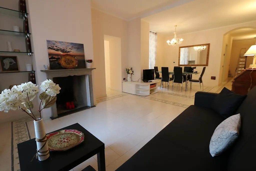 Ancient Courtyard Bonanomi 2 Bedroom Apartment 코모 0*,
