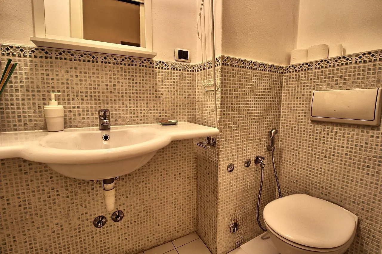 Ancient Courtyard Bonanomi 2 Bedroom Apartment 코모
