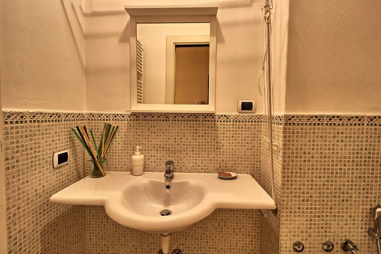 Ancient Courtyard Bonanomi 2 Bedroom Apartment 코모