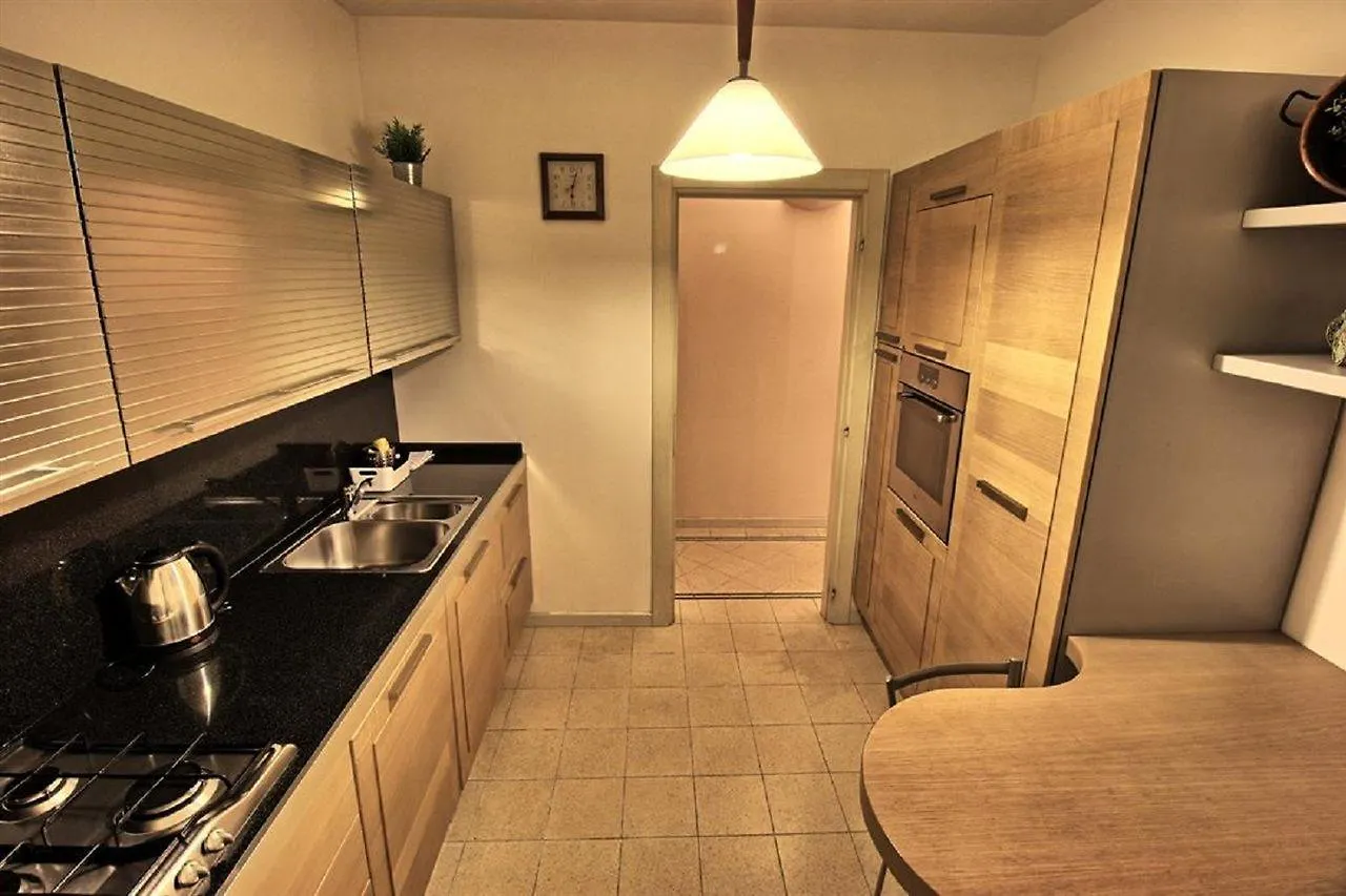 Ancient Courtyard Bonanomi 2 Bedroom Apartment Como