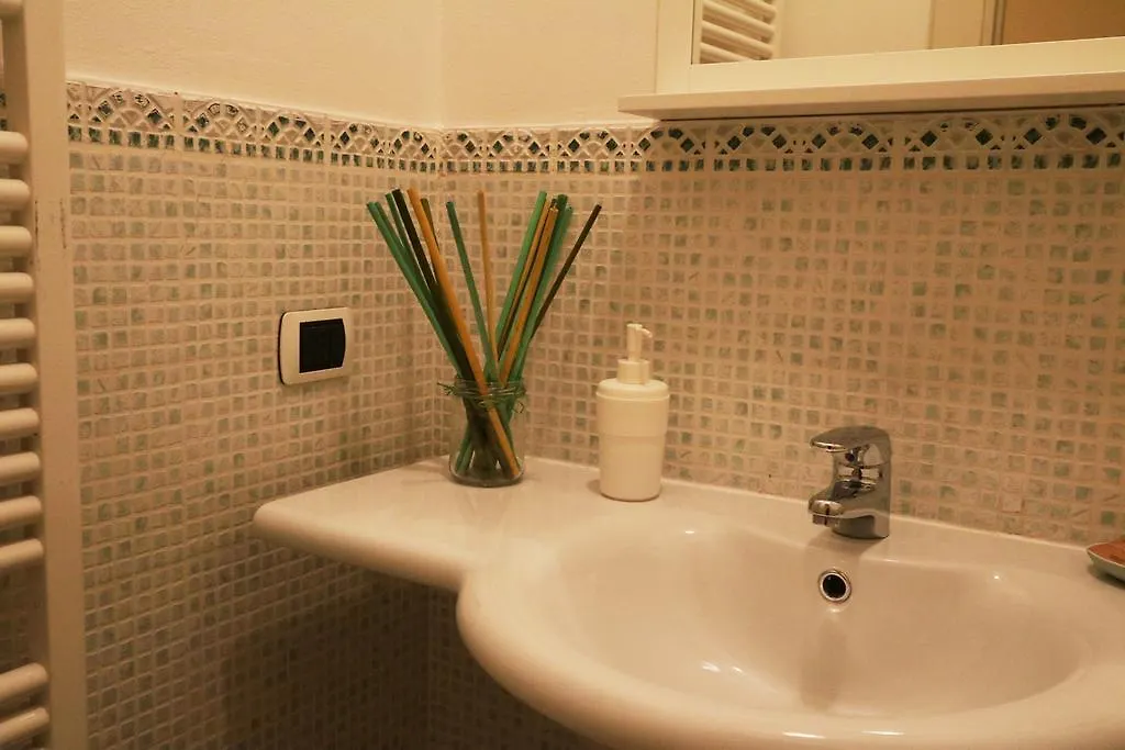 Ancient Courtyard Bonanomi 2 Bedroom Apartment Como