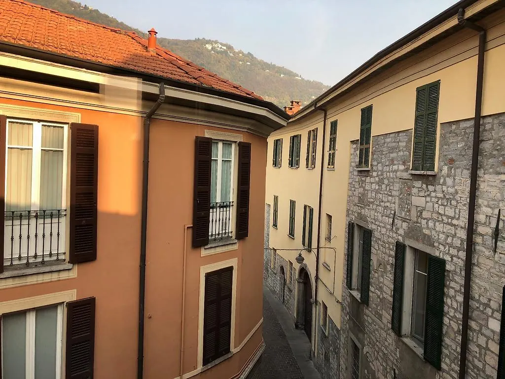 Ancient Courtyard Bonanomi 2 Bedroom Apartment Como 0*,  Italië