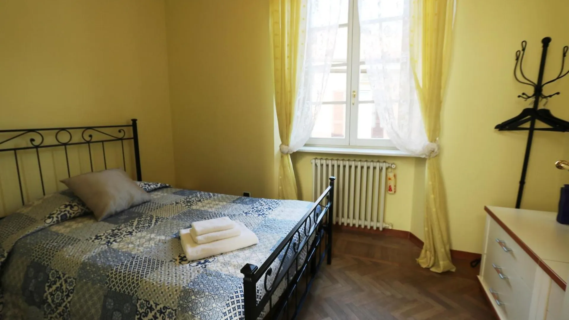 Ancient Courtyard Bonanomi 2 Bedroom Apartment Como